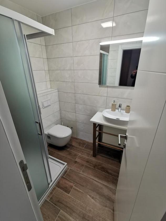 ביוגראד נה מורו Elizabeta Deluxe Rooms מראה חיצוני תמונה