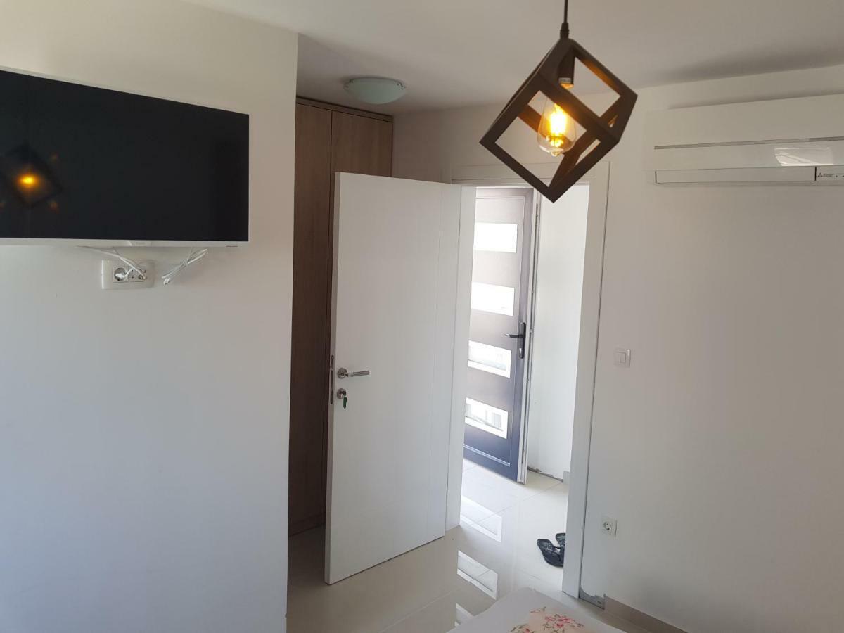 ביוגראד נה מורו Elizabeta Deluxe Rooms מראה חיצוני תמונה