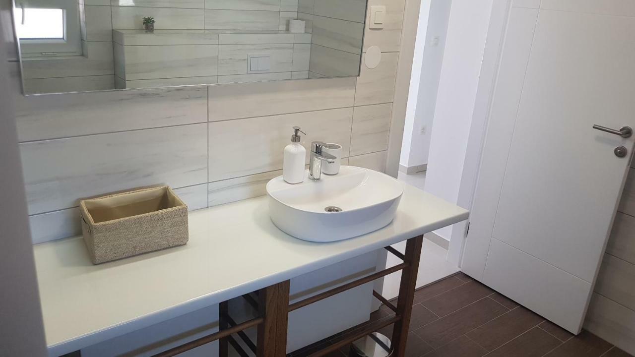 ביוגראד נה מורו Elizabeta Deluxe Rooms מראה חיצוני תמונה